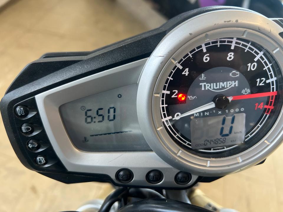 Triumph street Triple 675 2900€