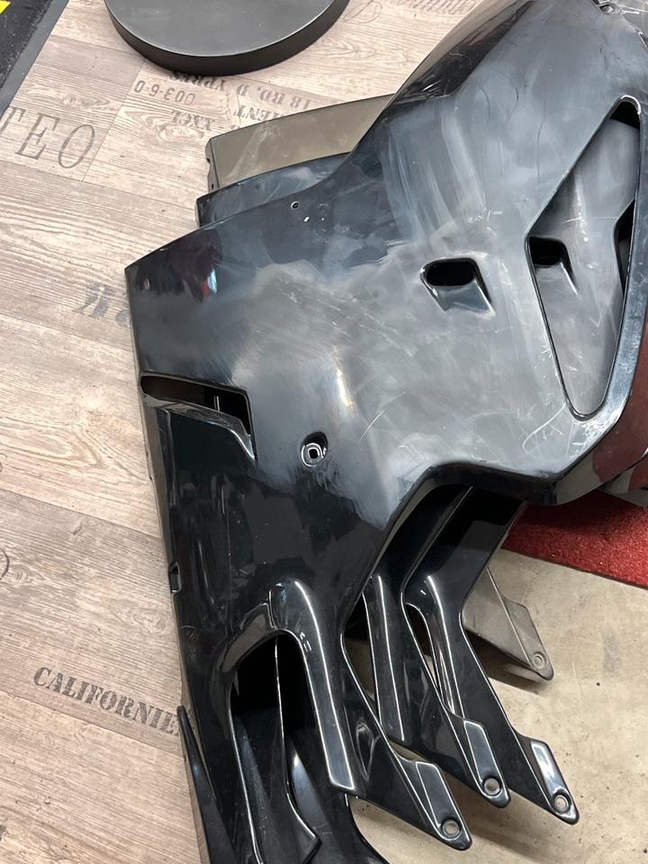 Aprilia rsv 1000 Factory Verkleidung links Orginal je 70€