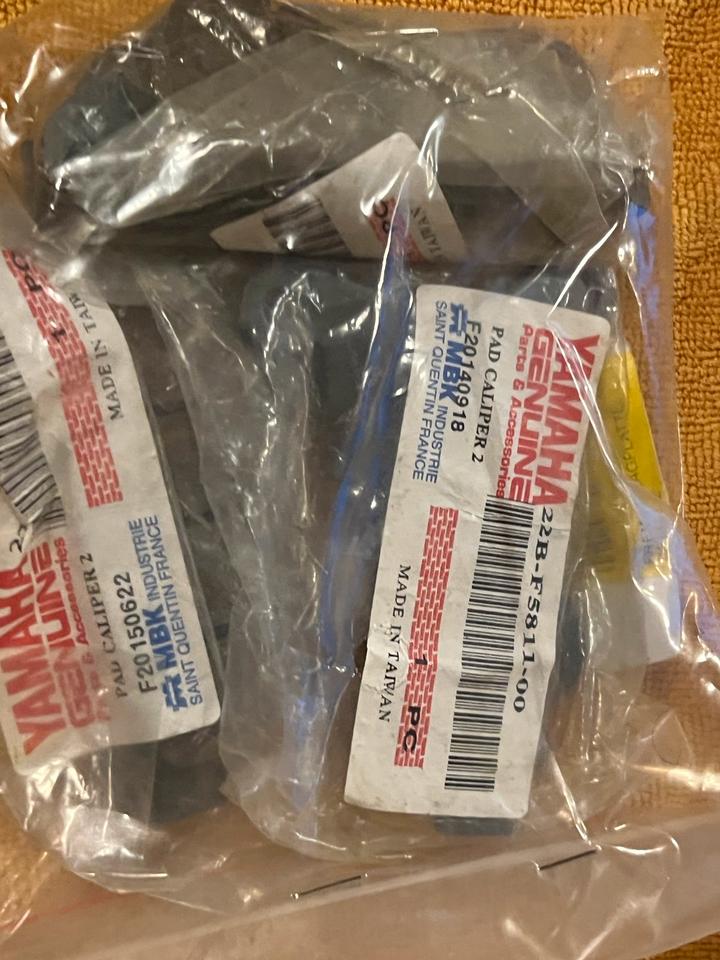 Yamaha WR 125 X Bremsbeläge neu vorne 22D-F5811-00