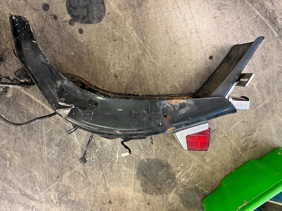 Suzuki LS 650 kotflügl Rücklicht 50€