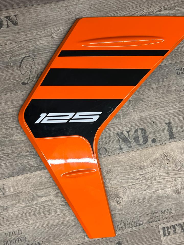 Ktm rc 125 Verkleidung rechts klein 80€