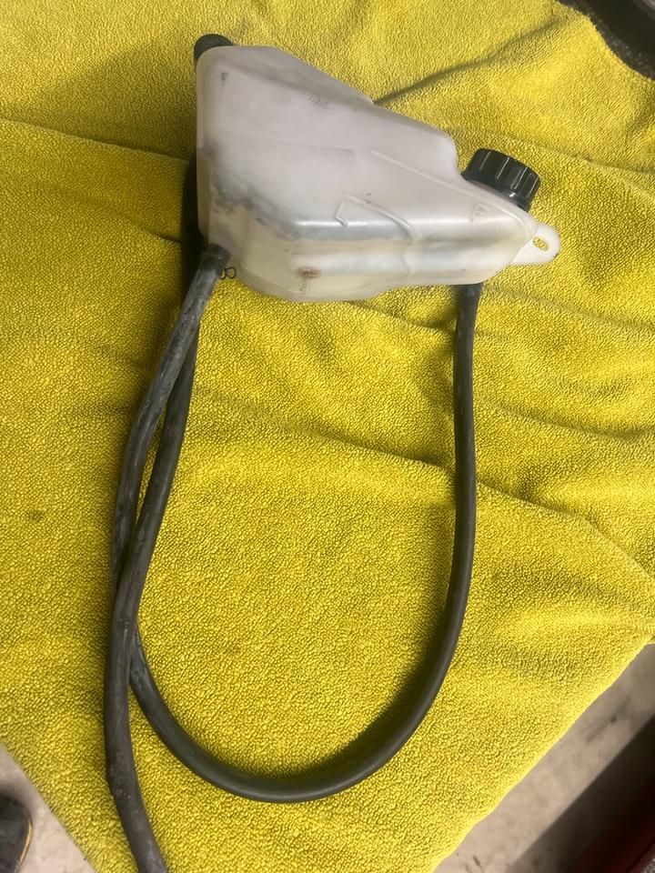 Kawasaki Z 1000 Ausgleichs Behälter kühler 10€