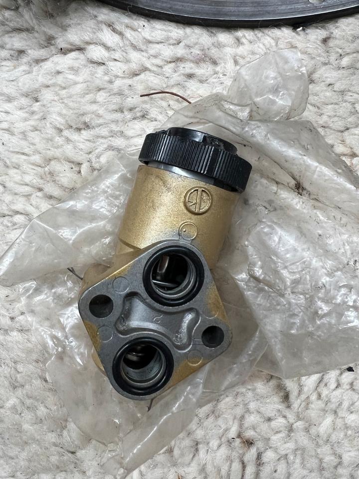Suzuki 51770-27A00 gsxr 750 Gabel Ventil