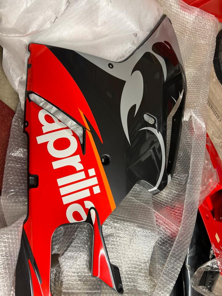 Aprilia RSV 1000 Verkleidung links neu dis106409 300€