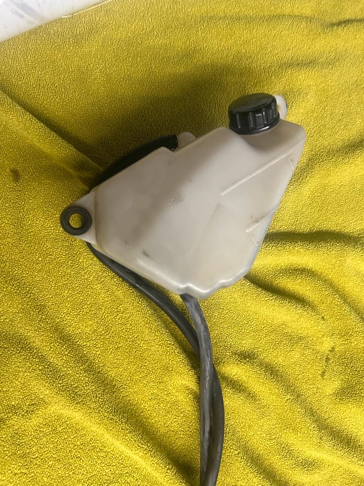 Kawasaki Z 1000 Ausgleichs Behälter kühler 10€