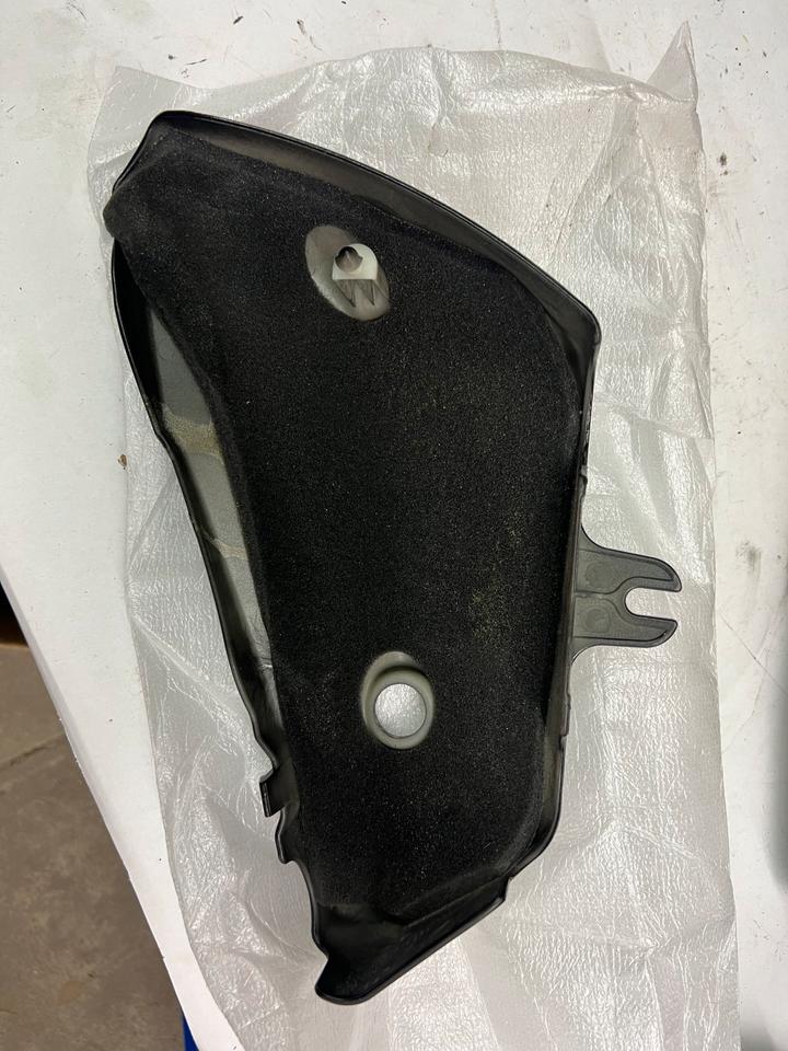 Verkleidung hyosung 47211HR84600BK 20€