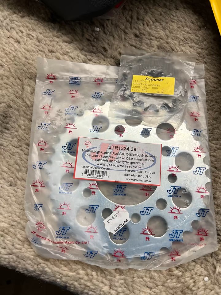 Kit chaîne Honda VF750 C (pignon + couronne) – neuf