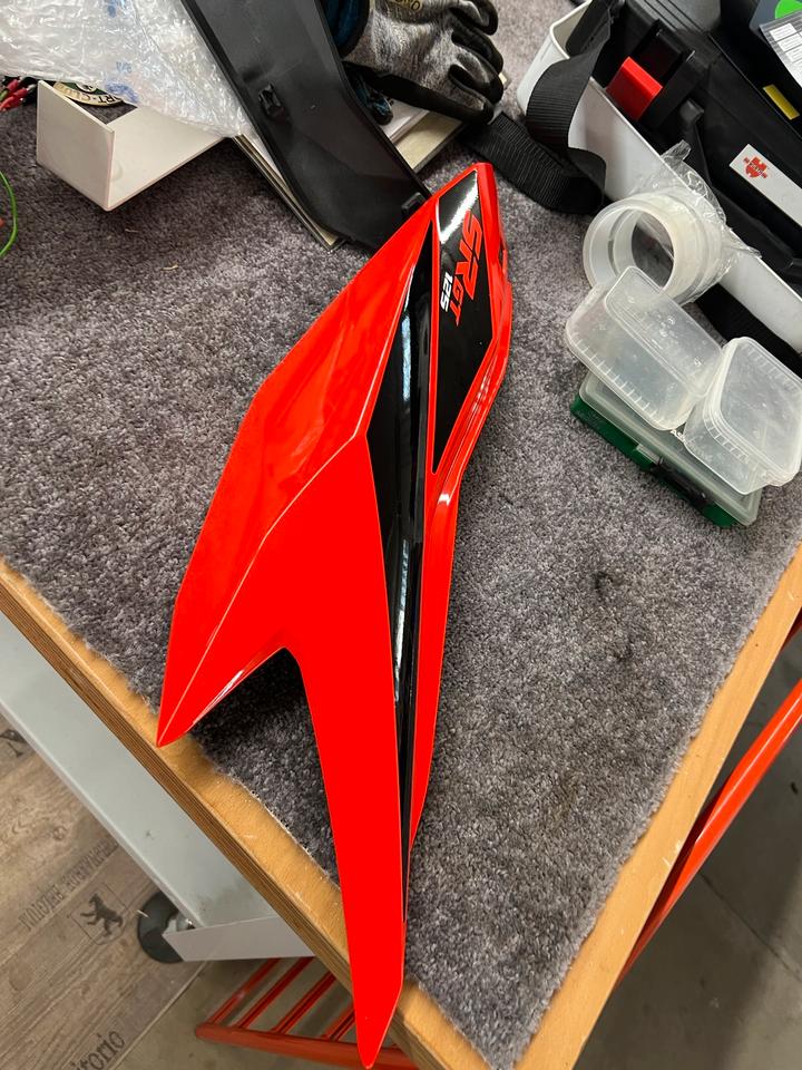 Aprilia SR GT 125 Verkleidung rechts 1B008059 neu 70€