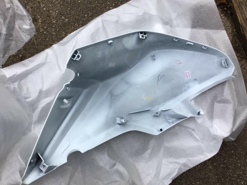 Seitenverkleidung rechts Honda cbf 125 2020 Modell 50€