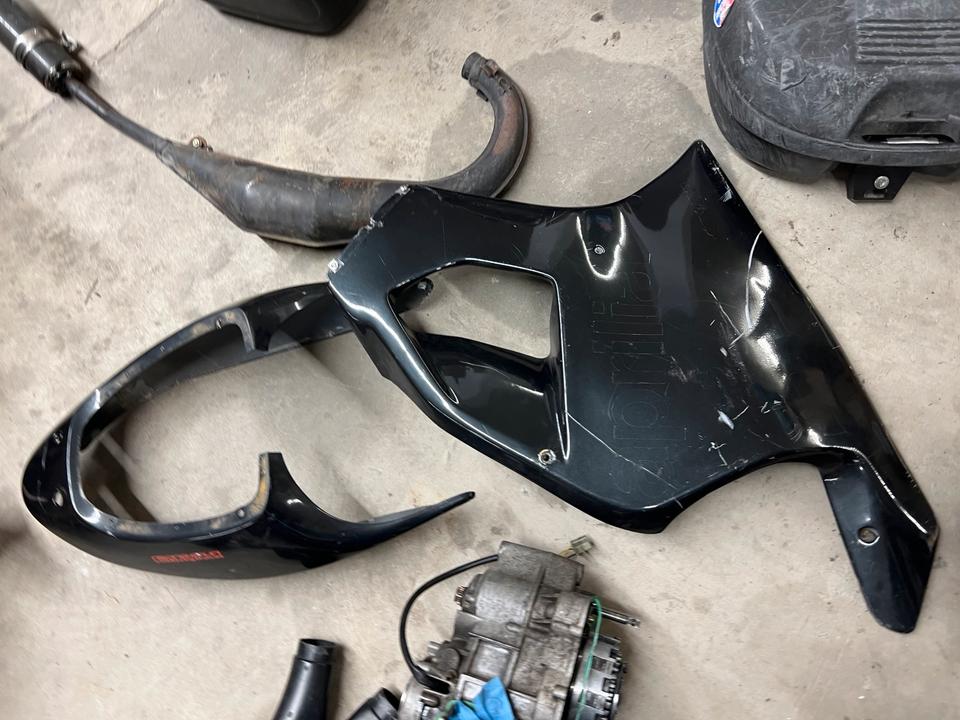 Aprilia RS 125 Modell zd4mp rotax 122 in Teilen