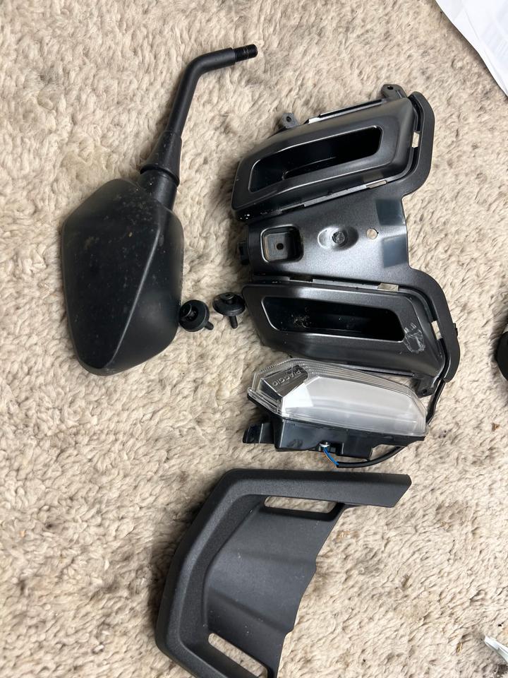 Piaggio MP3 530 Spiegel rechts Blinker Verkleidung alles 30€