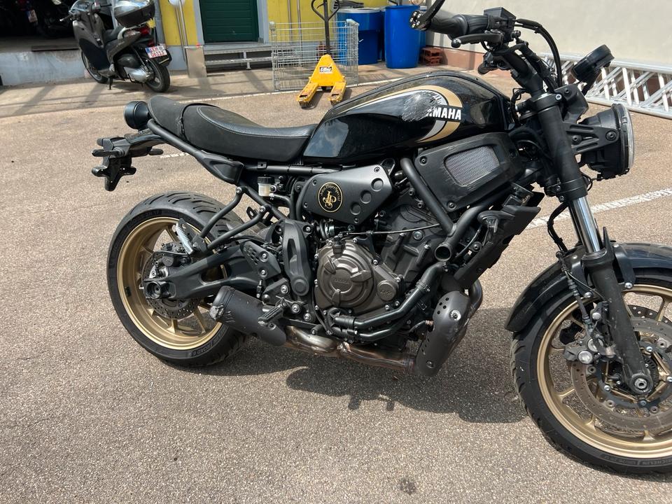 Yamaha xsr 700 mit Rutscher 4300€