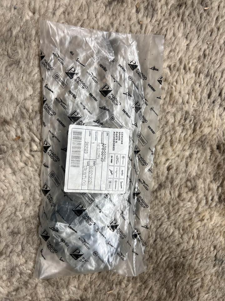 Aprilia Sport City 125 Bremsbeläge vorne Piaggio AP8133725 neu 22