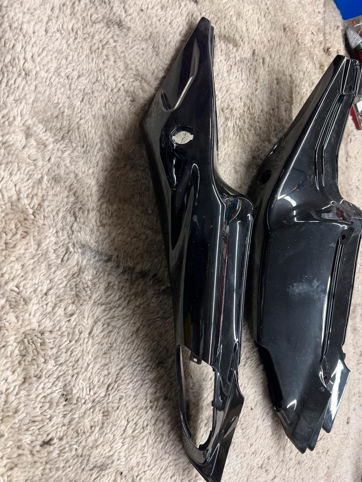 Aprilia Tuono 1000 Verkleidung hinten links dis 109723 neu