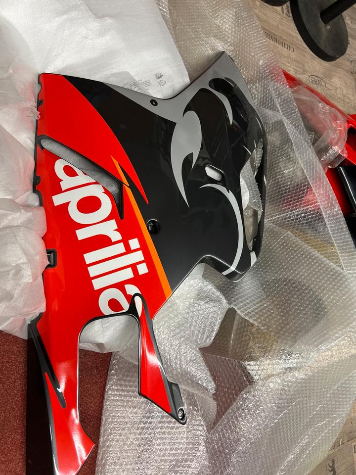 Aprilia RSV 1000 Verkleidung links neu dis106409 300€