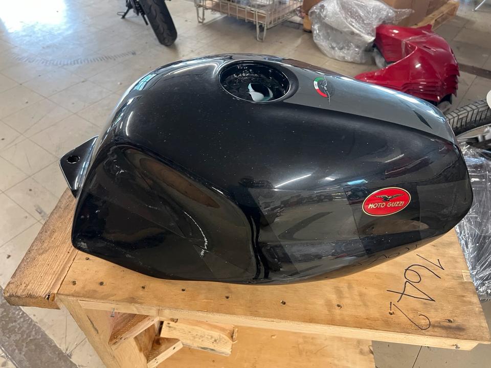Moto Guzzi v 11 Tank 01.10.02.90 100€