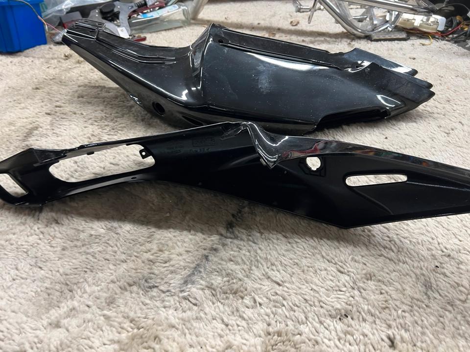 Aprilia Tuono 1000 Verkleidung hinten links dis 109723 neu