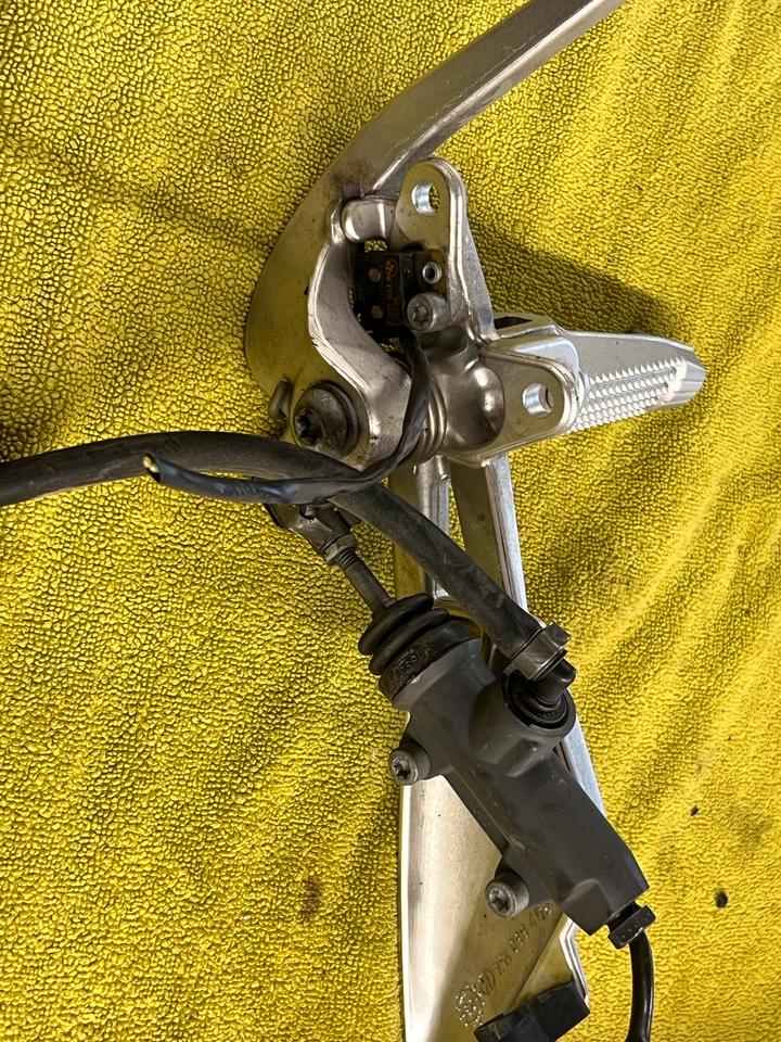 Bmw K 1200 S Fußrasten Anlage rechts Bremshebel 70€