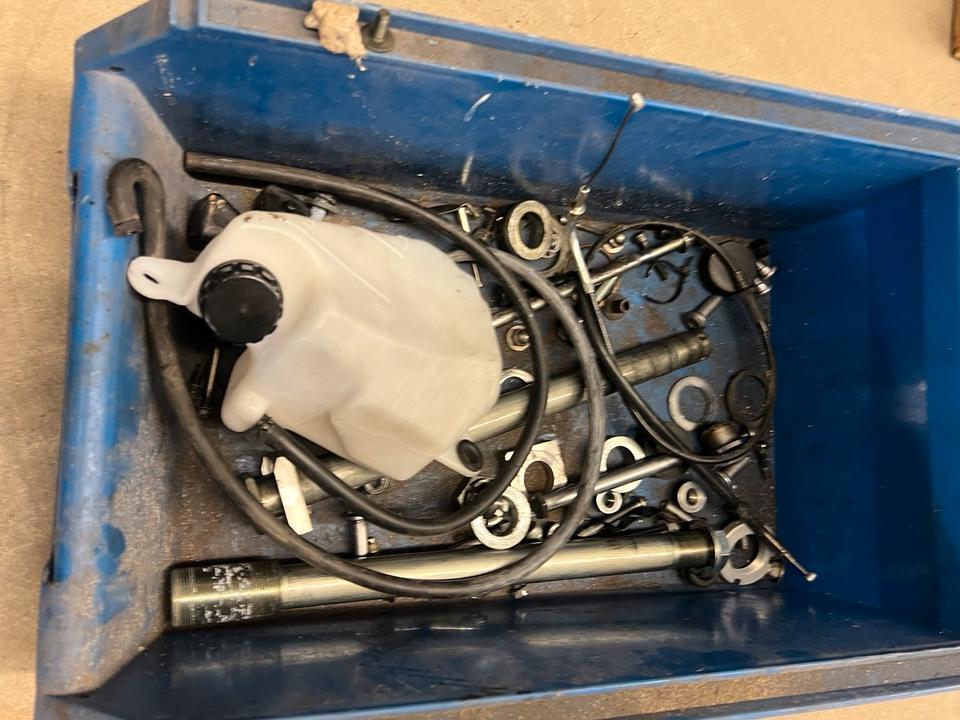 Kawasaki Z 1000 2003- schrauben Achse alles komplett 30€30