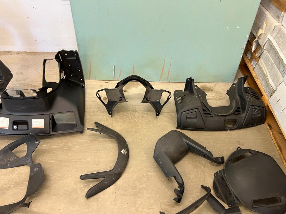 Suzuki Burgmann 650 Verkleidung Plastik AN 650 je 20€