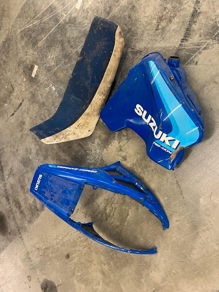 Suzuki DR 800 BIG Tank Verkleidungen alles 50€