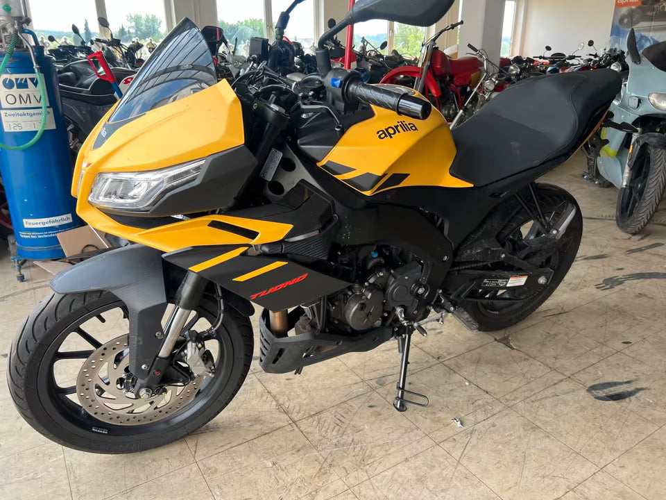 Aprilia Tuono 125 – with slide on the right side