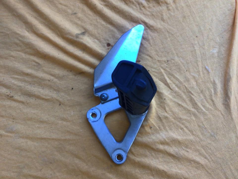 Fussrasten links Suzuki GS500 egm51b