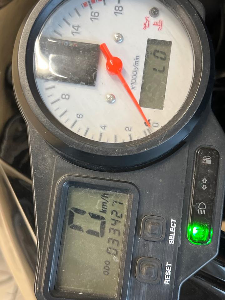 Yamaha R6 Tacho Baujahr 2000 33427 km 90€
