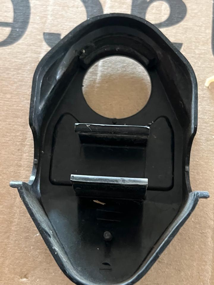 Suzuki GN 125 Abdeckung zündschloss 18€