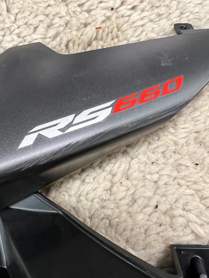 Aprilia RS 660 Verkleidung seitlich unten alles 70€