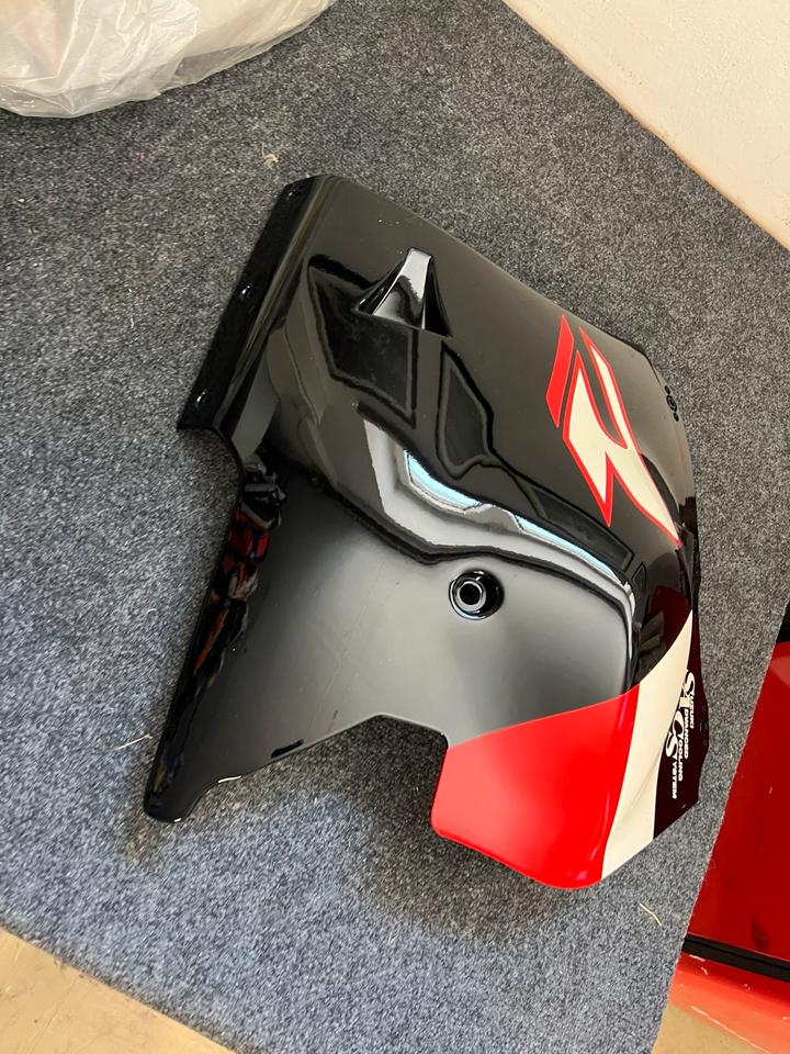 Suzuki gsxr 1100 Verkleidung neu 94481-06B0