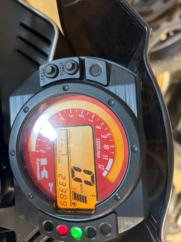 Kawasaki z 1000 Motor 500€ mit Pleuel Schaden