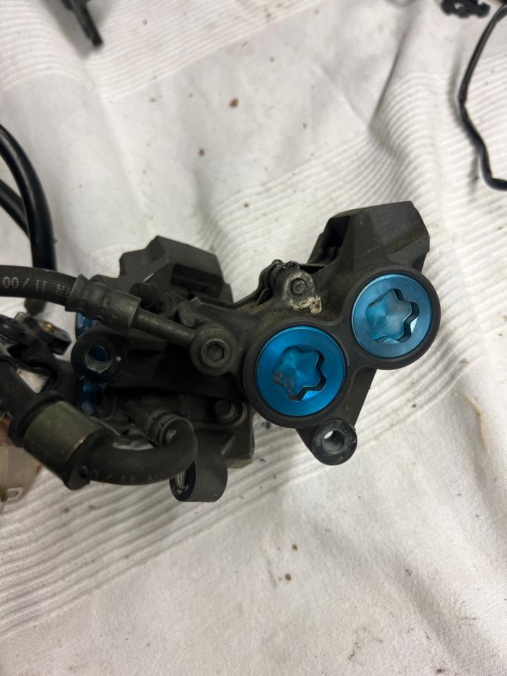 Yamaha r6 typ rj03 Bremssattel vorne bremszange links rechts 110€