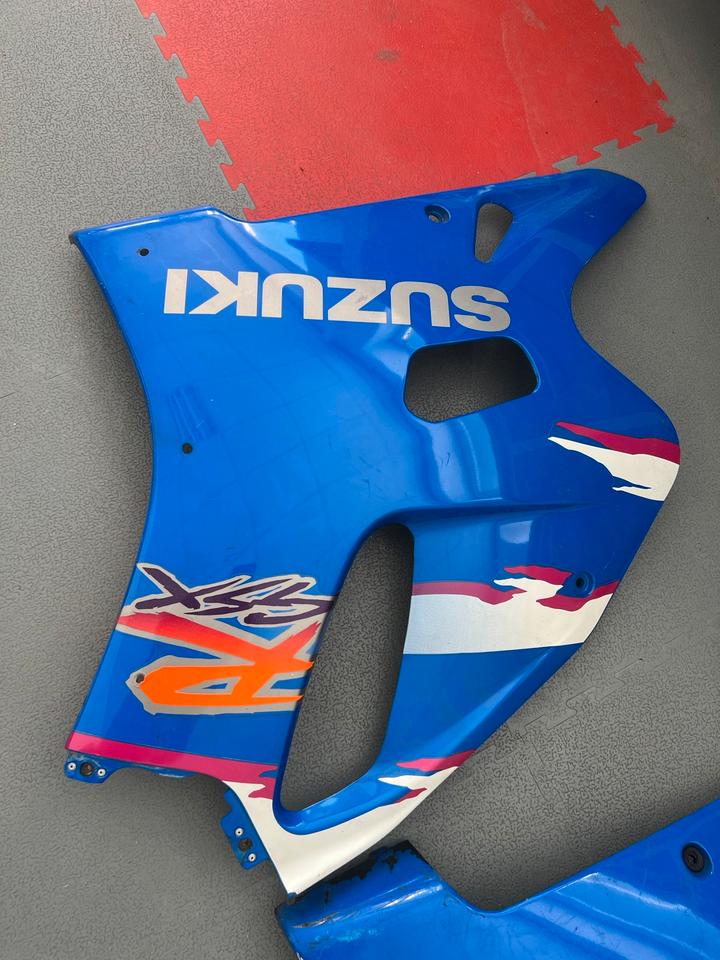 Suzuki gsxr 750 94471-17E0 Verkleidung rechts 80€