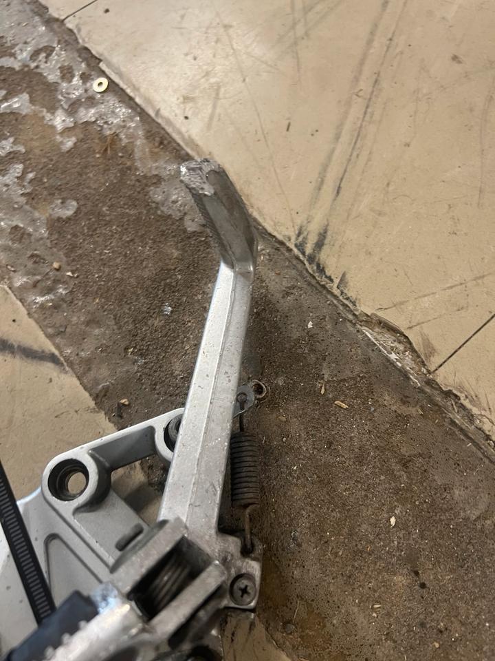 Suzuki TL1000 R Fußrasten Platte rechts Bremshebel 50€