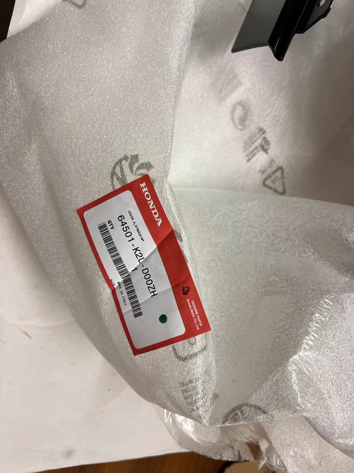 Honda forza 350 NSS Verkleidung rechts neu 64501-K2L-D00ZH 50€