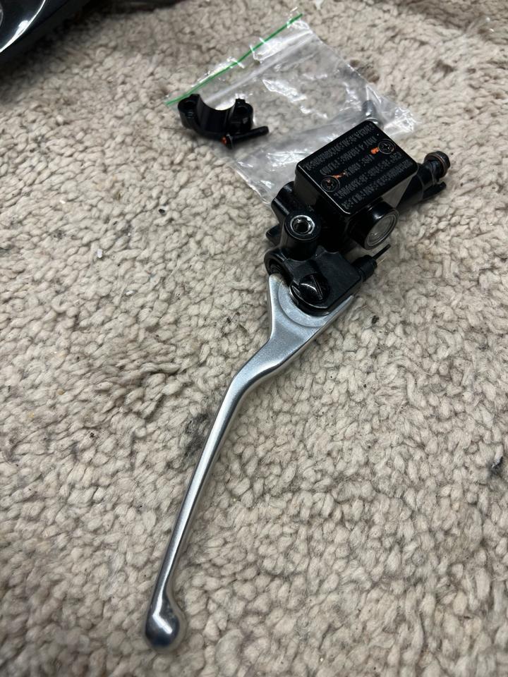 Vespa GTS bremspumpe neuwertig mit Hebel 80€