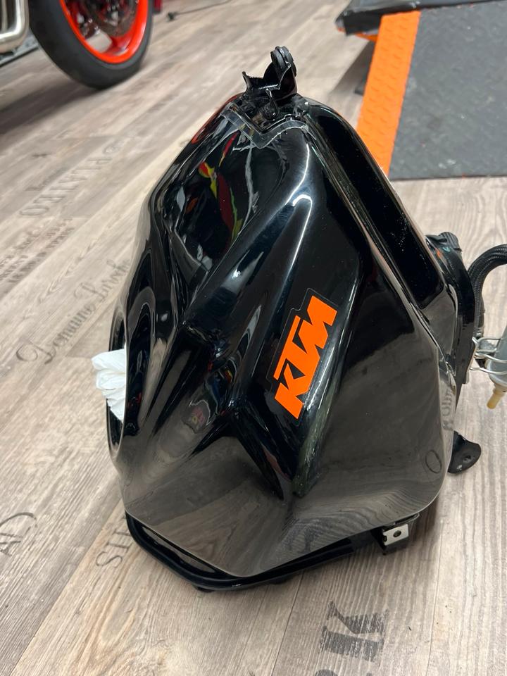 KTM Kraftstofftank RC 125 200 250 390 Tank,94507013000EB