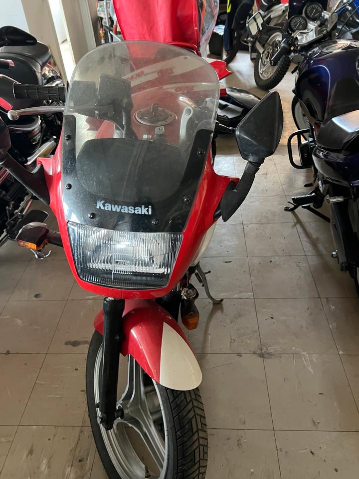 Kawasaki GPZ 500 300€