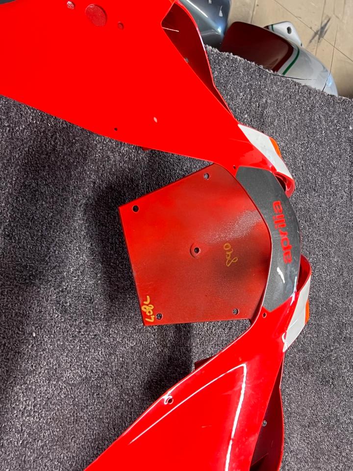 Aprilia rsv 1000 Factory Verkleidung Oberteil dis.106404 neu 250€