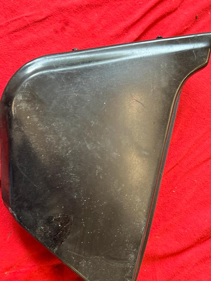 Suzuki GN 400 seitendeckel links 47211-37300 20€
