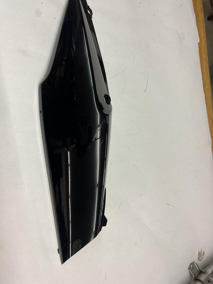 Honda cbf 500 77320-mera-d000 Verkleidung 38€
