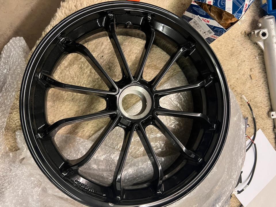 MV AGUSTA Hinterrad felge 17 x 5.5 8000B9888