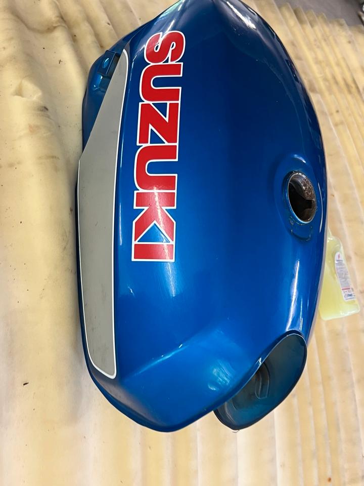 Tank Original Suzuki GSX750 ESD Bj. 83-84 44100-31320...