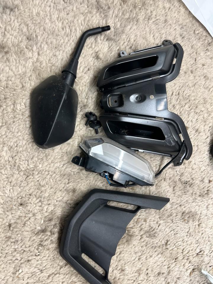 Piaggio MP3 530 Spiegel rechts Blinker Verkleidung alles 30€
