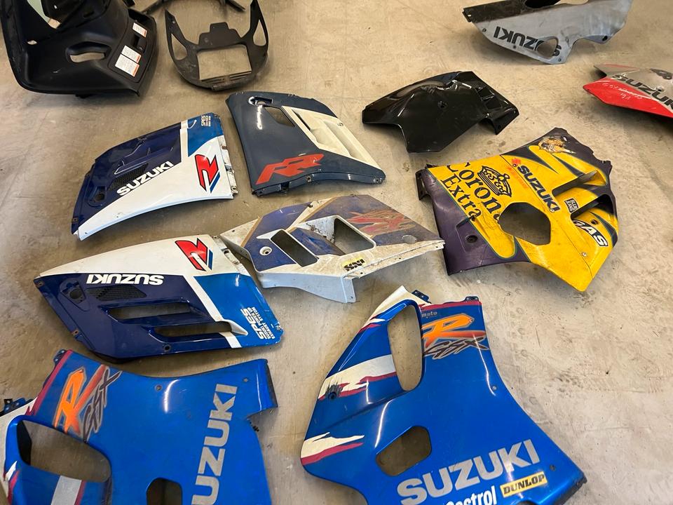 Suzuki GSXR 750 1100 Seitenteil Verkleidung je 30€
