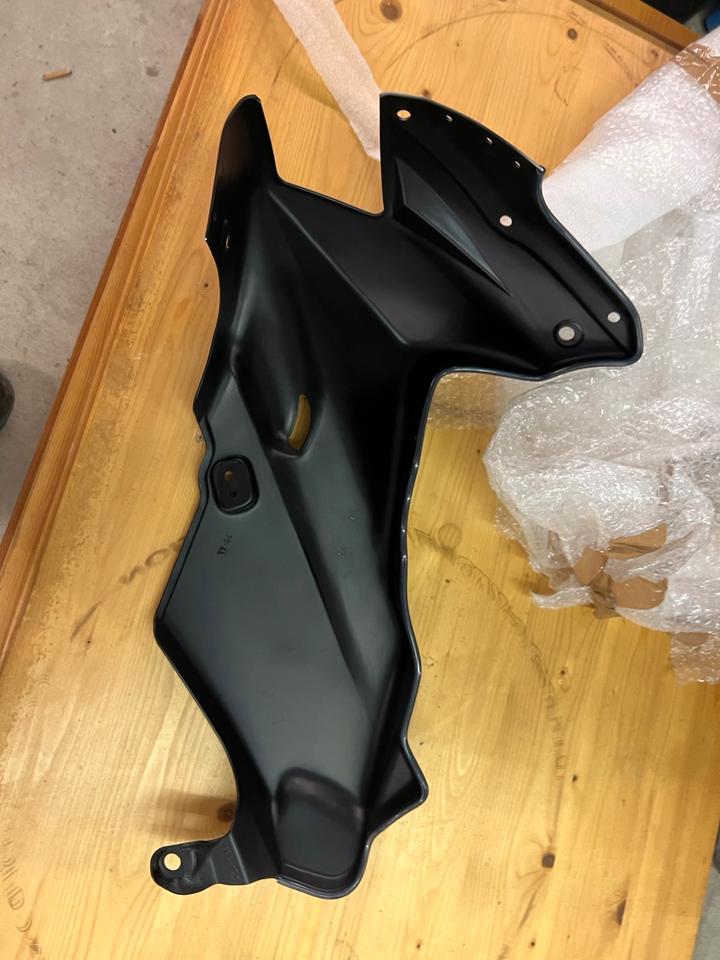 Yamaha YBR 125 diversion seitenverkleidung rechts neu 108€