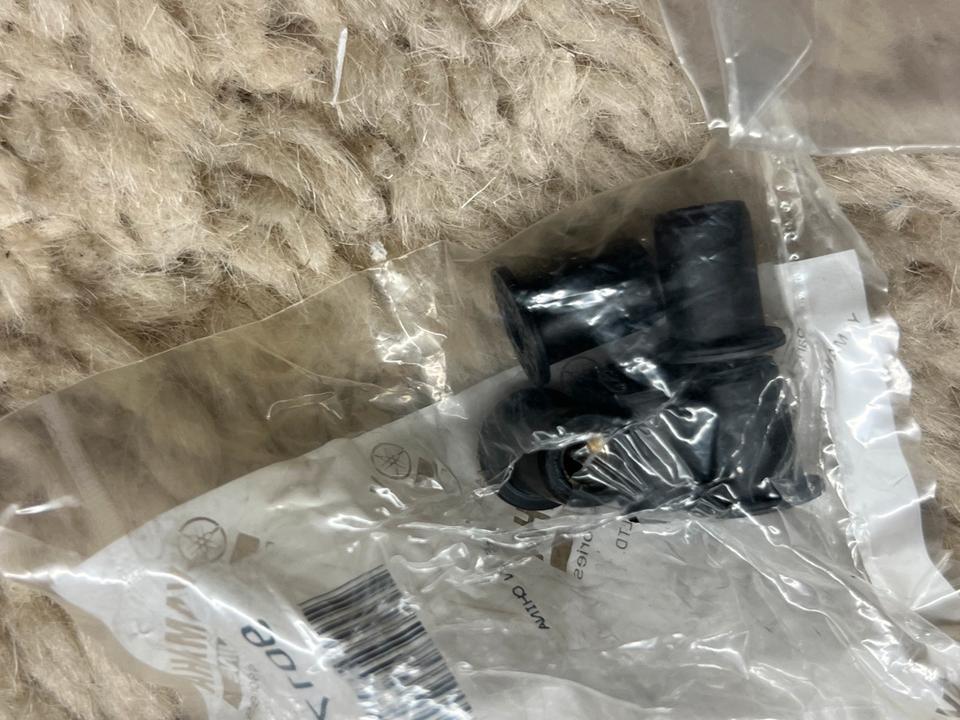 Yamaha R6 R1 Gummi Mutter 90179-05523