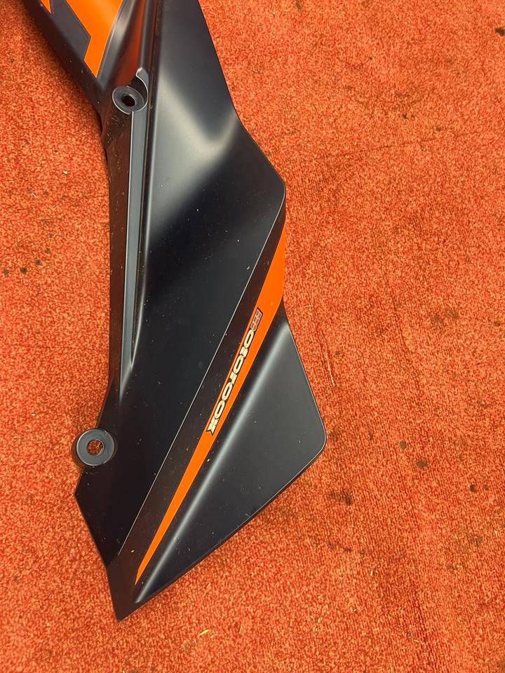 Ktm RC 125 390 ab 2022 Verkleidung rechts 60€