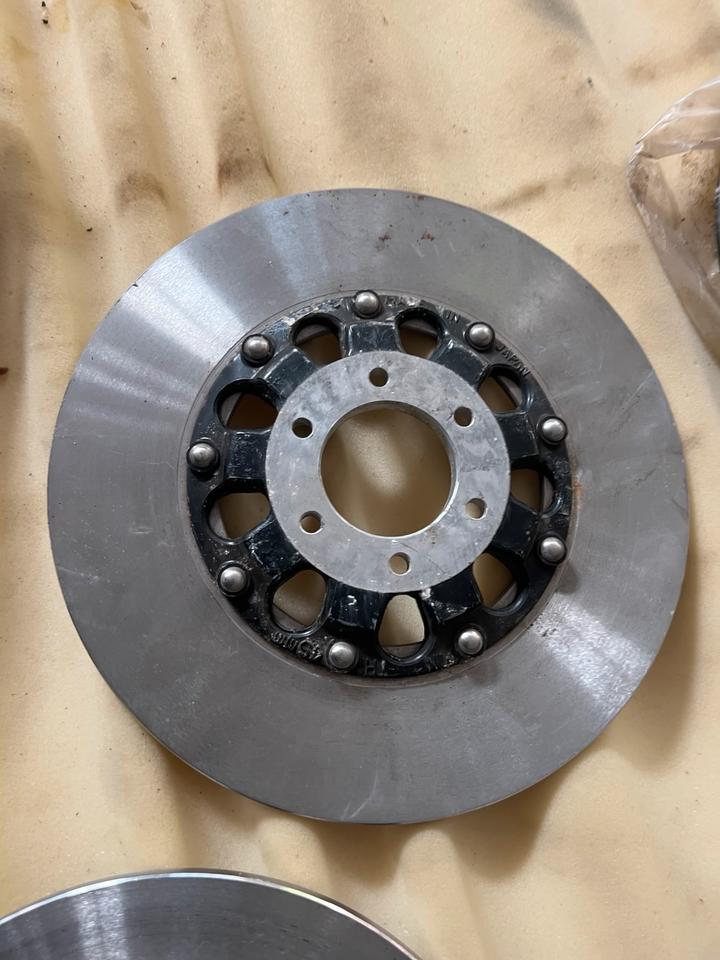 Suzuki GT 750 RE 5 Bremsscheiben vorne neu 100€